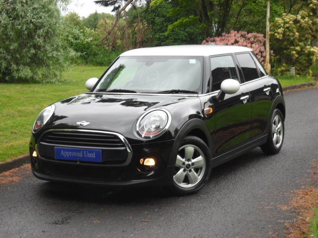 Mini Hatch 1.5 Cooper D Black