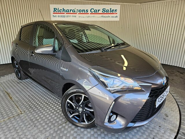 Toyota Yaris 1.5 Vvt-h Design Hatchback Hybrid E-cvt Grey