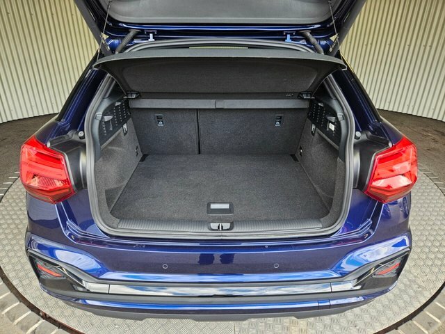 Audi Q2 1.5 Tfsi Cod 35 Black Edition Suv Manua Blue #5
