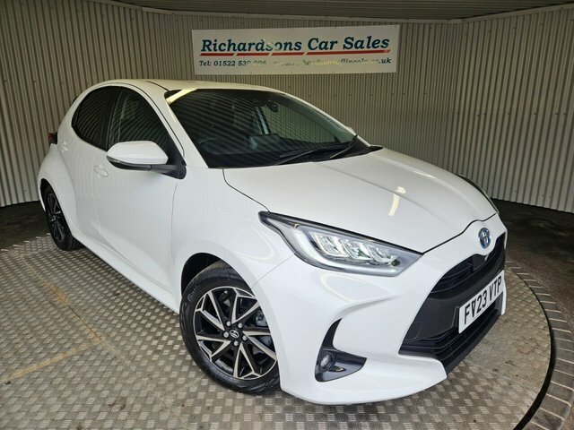 Toyota Yaris 1.5 Vvt-h Design Hatchback Hybrid E-cvt White