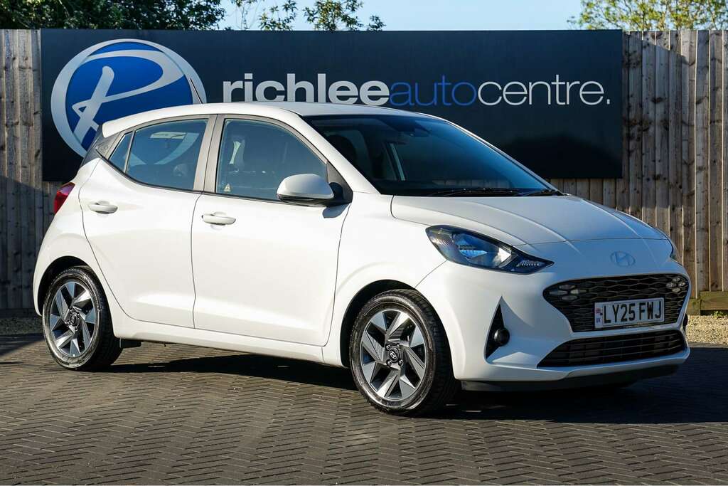 Hyundai I10 Hyundai I10 1.2 I10 Advance White