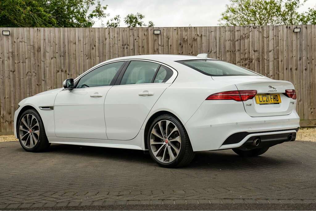 Jaguar XE Jaguar Xe 2.0 P300i R-dynamic Hse Saloon Petro LC21FHD White #6