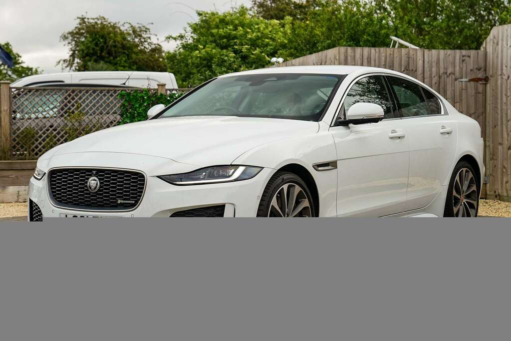 Jaguar XE Jaguar Xe 2.0 P300i R-dynamic Hse Saloon Petro LC21FHD White #4