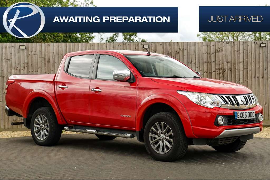 Mitsubishi L200 Mitsubishi L200 2.4 Di-d Dc Warrior Pickup Double Red