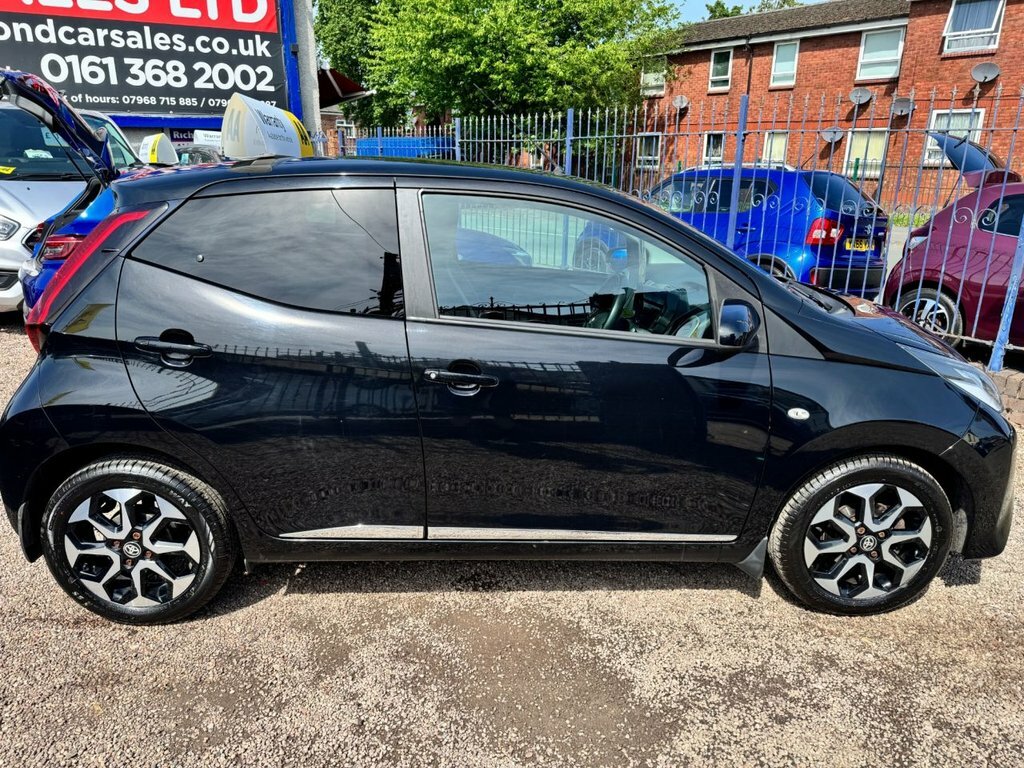Toyota Aygo 1L X-plore MF68FHY Black #4