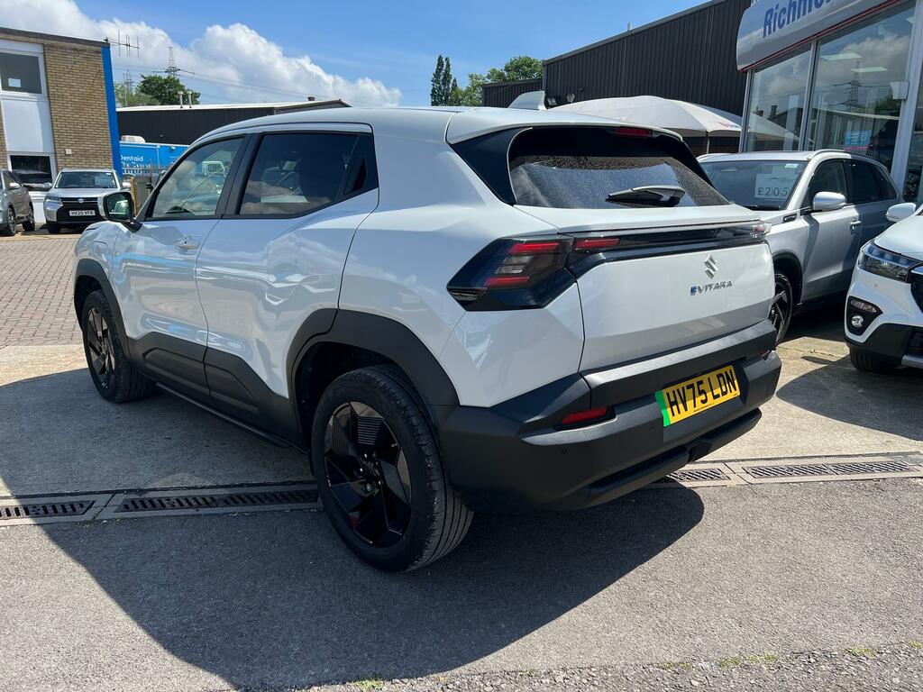 Suzuki Vitara 61Kwh Motion Suv 174 Ps HV75LDN White #5