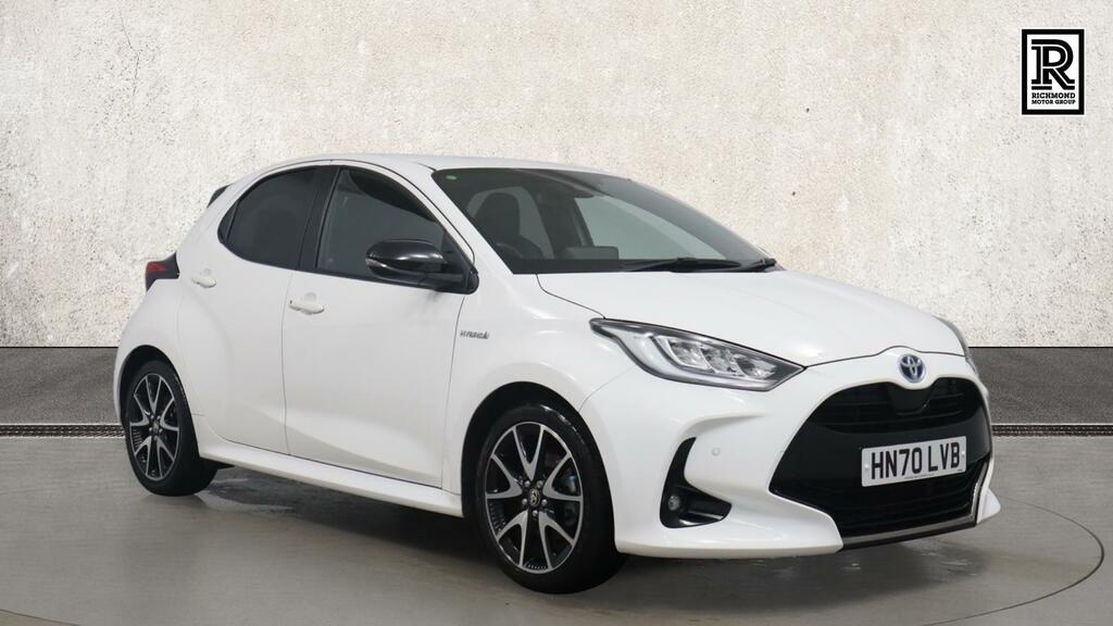 Toyota Yaris 1.5 Vvt-h Dynamic Hatchback Hybrid E-cv White