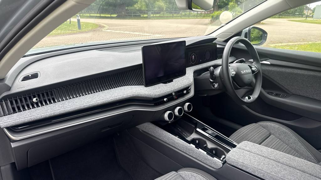 Skoda Superb 1.5 Tsi E-tec Mhev Se Technology Estate GJ75LWV Silver #2