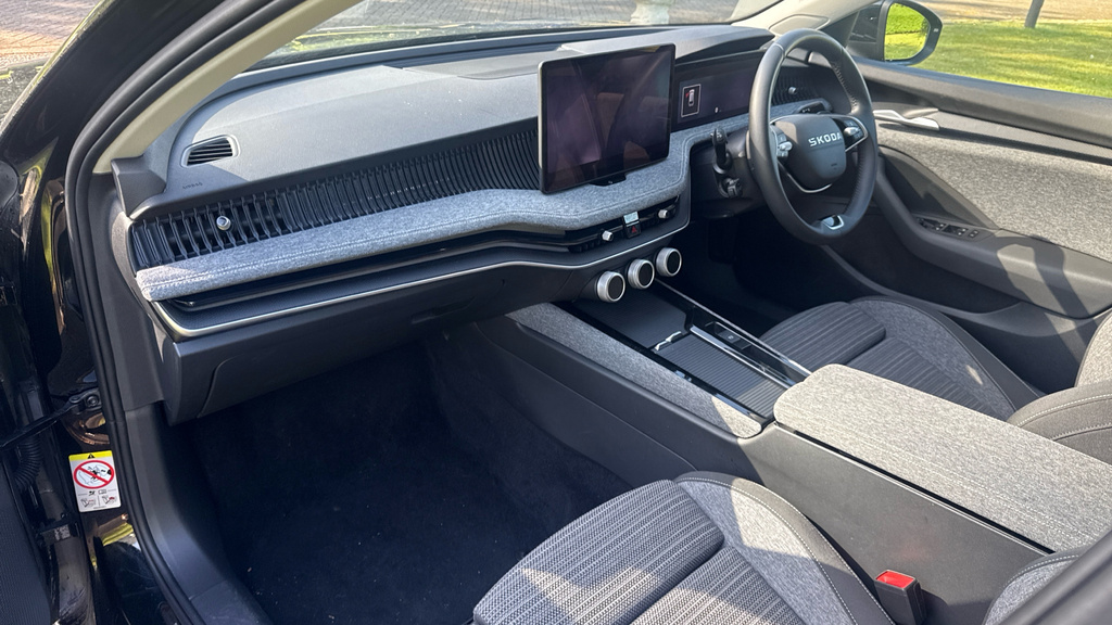 Skoda Superb 1.5 Tsi E-tec Mhev Se Technology Estate GJ75FCC Black #2