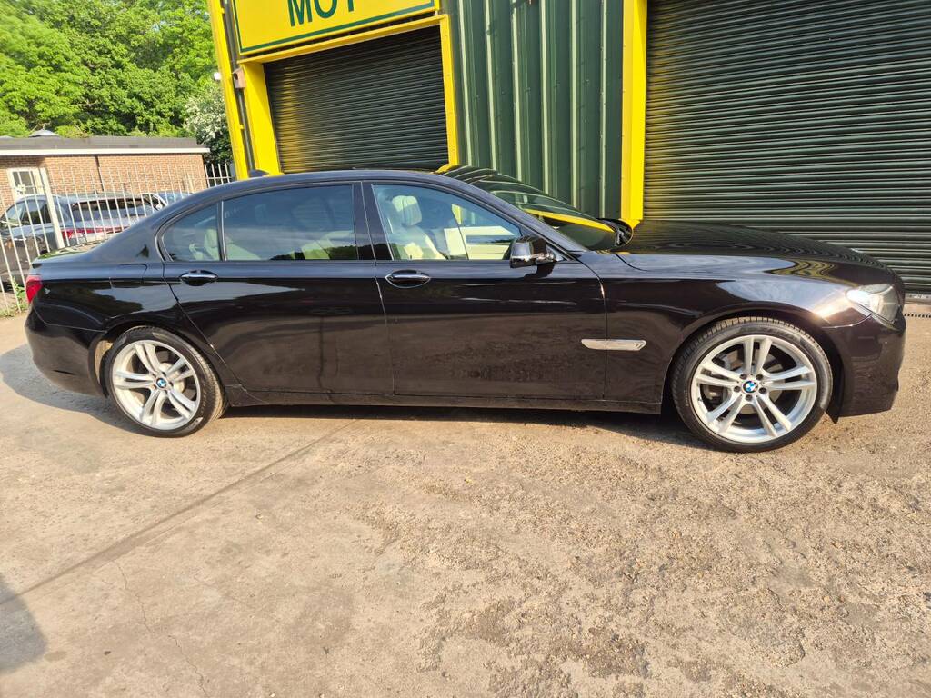 BMW 7 Series 740Li M Sport Black #4