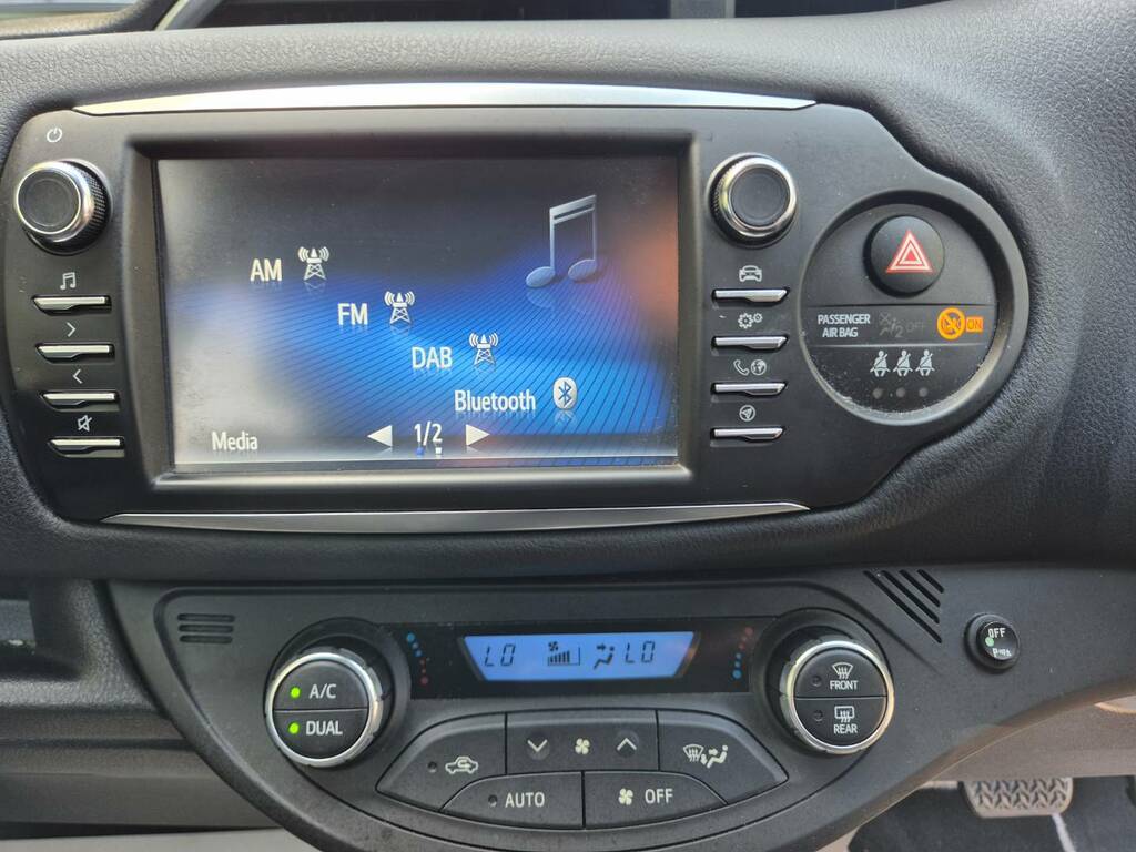 Toyota Yaris 1.5 Hybrid Excel Cvt DP02MJP Red #4