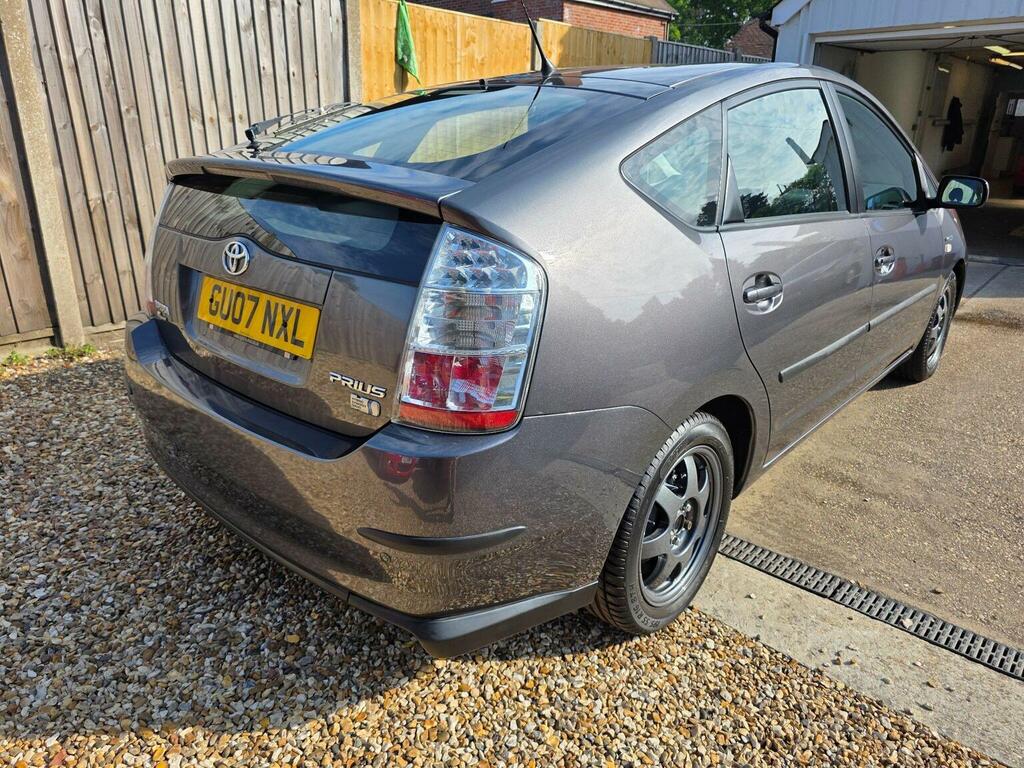 Toyota Prius Hatchback 1.5 T Spirit Cvt 200707 Grey #3