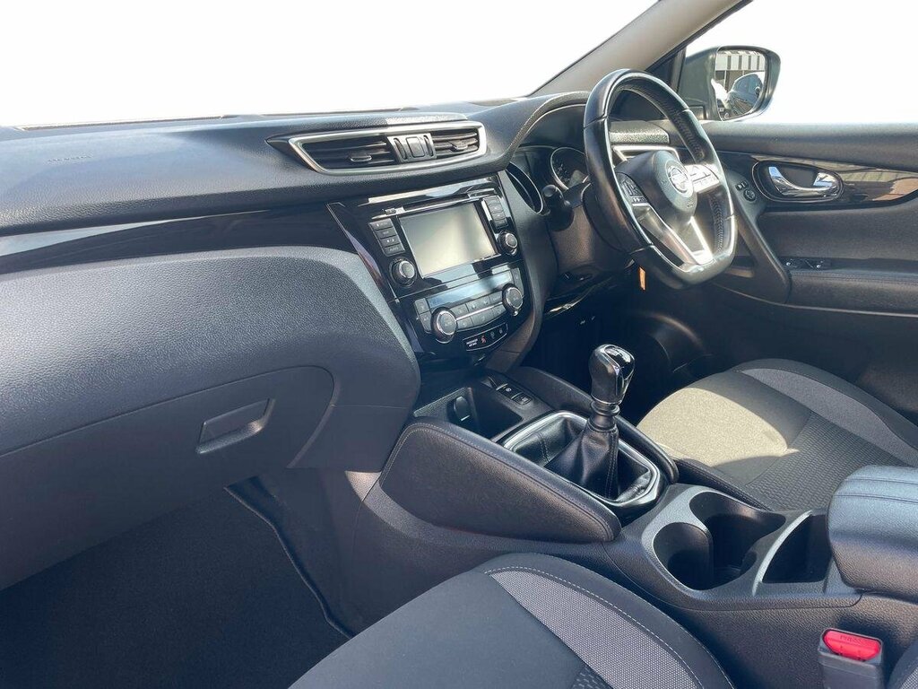 Nissan Qashqai 1.3 Dig-t Acenta Premium - 2019 69 PK69BZN Black #2