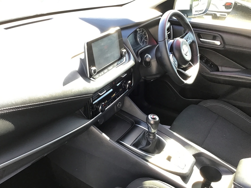 Nissan Qashqai 1.3 Dig-t Mhev Acenta Premium - 2023 23 DY23EFG White #2