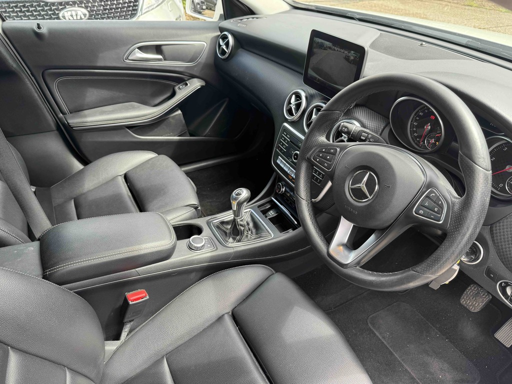 Mercedes-Benz A Class A180d Sport YP66CKN White #6
