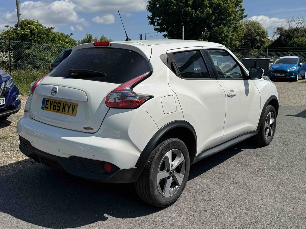 Nissan Juke 1.6 112 Acenta EY69KYV White #4