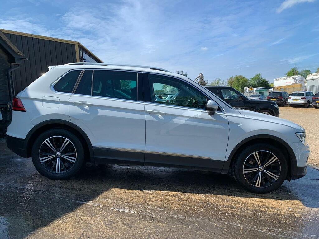 Volkswagen Tiguan Tsi Se Navigation Euro 6 Ss BN68LXL White #4