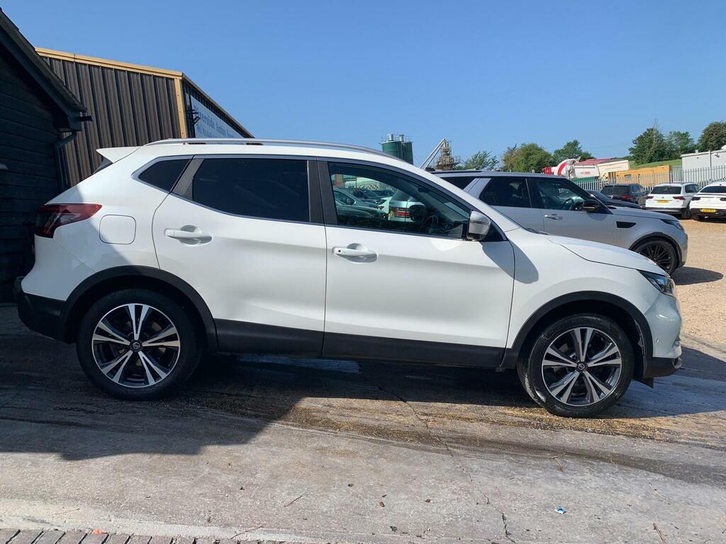 Nissan Qashqai Dig-t N-connecta Euro 6 Ss FY69UFK White #6