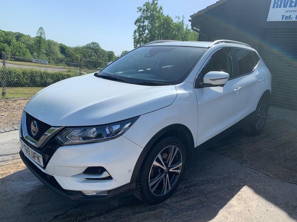 Nissan Qashqai Dig-t N-connecta Euro 6 Ss White
