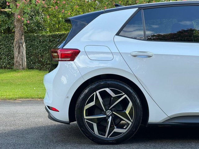 Volkswagen ID.3 2023 Pro Performance 202 Bhp White #5