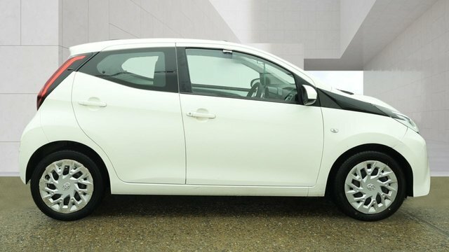 Toyota Aygo 2019 1.0 Vvt-i X-play Hatchback X-shift KD19WZO White #6