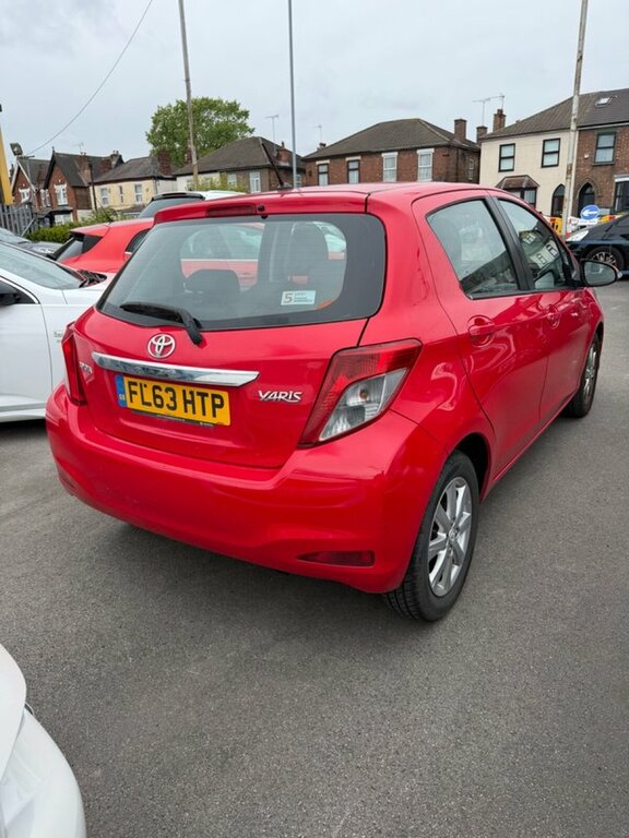 Toyota Yaris 2013 1.33 Dual Vvt-i Tr Hatchback Manua FL63HTP Red #2