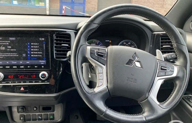 Mitsubishi Outlander 2020 2.4H Twinmotor 13.8Kwh Dynamic Suv FT69GFY White #5