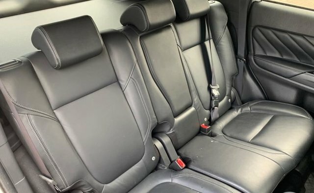 Mitsubishi Outlander 2020 2.4H Twinmotor 13.8Kwh Dynamic Suv FT69GFY White #4