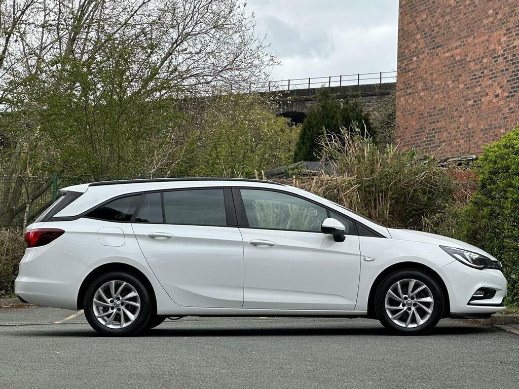 Vauxhall Astra 1.6 Cdti Design Sports Tourer White