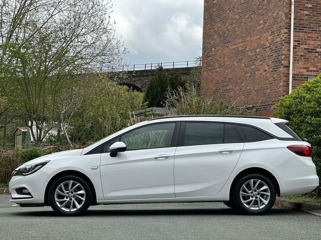 Vauxhall Astra 1.6 Cdti Design Sports Tourer White #3