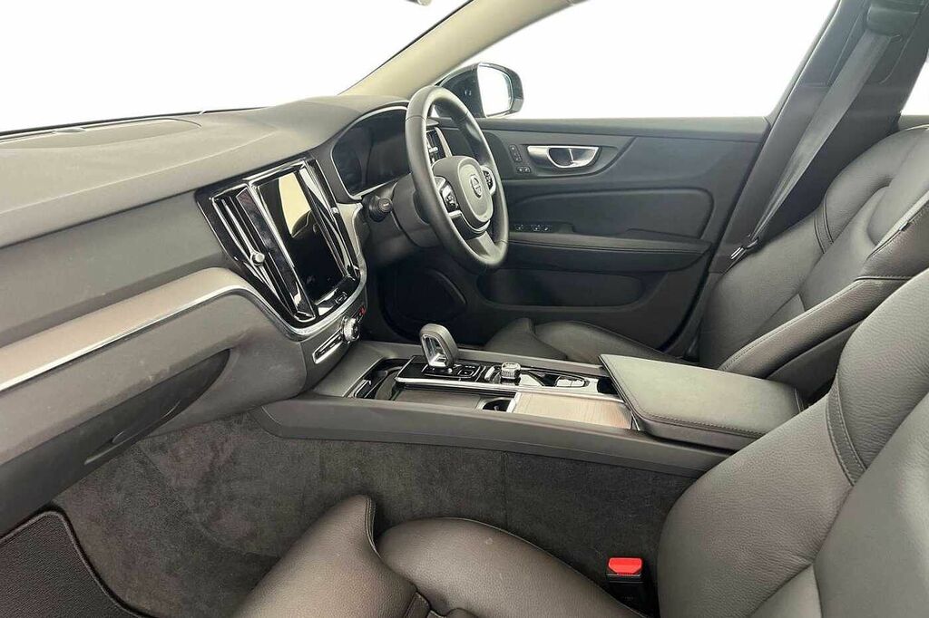 Volvo V60 B4 Plus, Mild Hybrid, Dark Tints RV25FUD Black #3