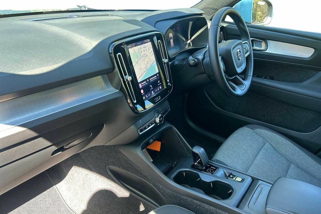 Volvo XC40 Core, B3 Mild Hybrid, RJ25FYN Blue #3