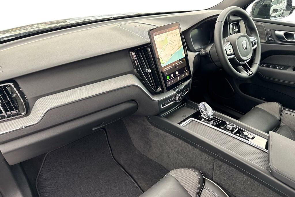 Volvo XC60 Black Edition Plus, T6 Awd Plug-in Hybrid, Electri RF25UNX Black #3