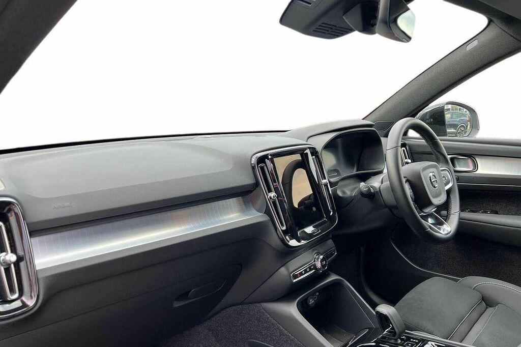 Volvo XC40 Plus, B4 Mild Hybrid, Dark OY75VBB White #3