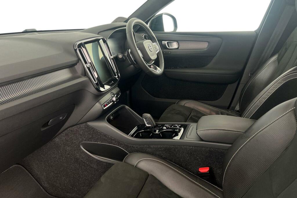 Volvo XC40 T5 Awd R-design Pro YN69ONS Black #2