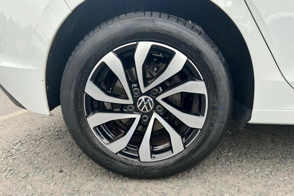 Volkswagen Golf 1.5 Tsi Active Euro 6 Ss YW21DXO White #5