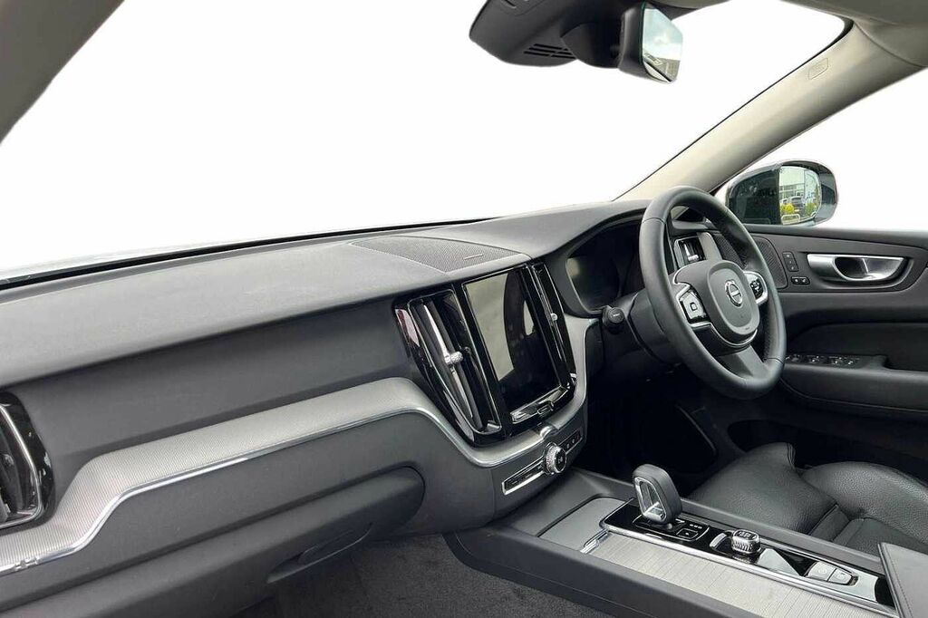 Volvo XC60 Plus, B4 Mild Hybrid, Dark YY23EYF White #3