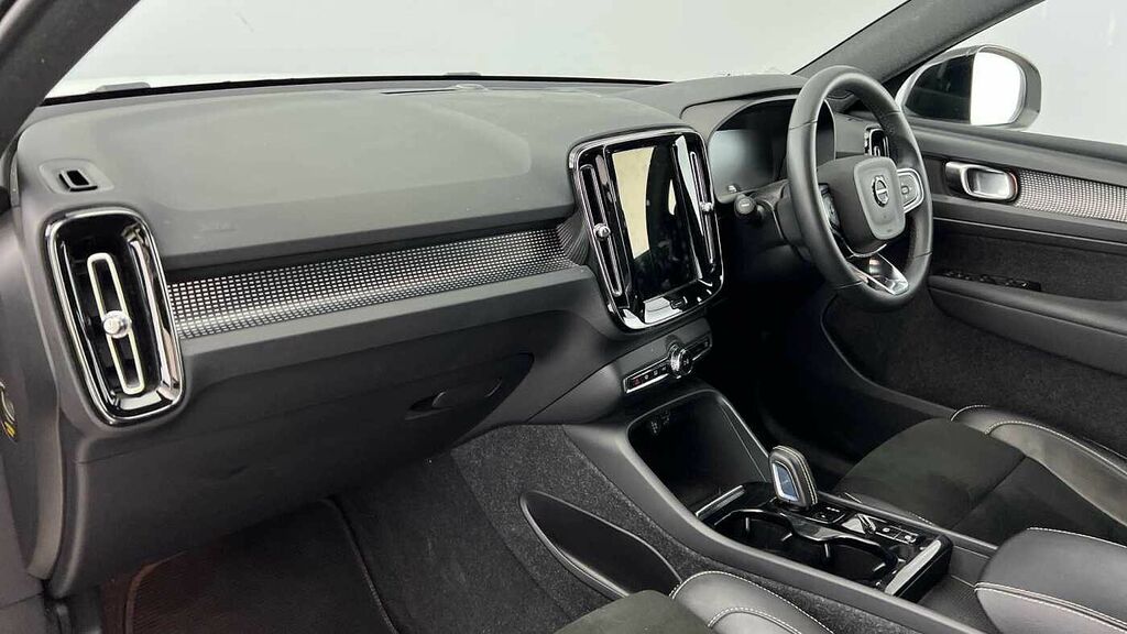 Volvo XC40 Recharge R-design, T4 Plug-in Hybrid GJ22UXH White #3