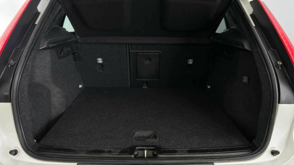 Volvo XC40 Recharge R-design, T4 Plug-in Hybrid GJ22UXH White #6