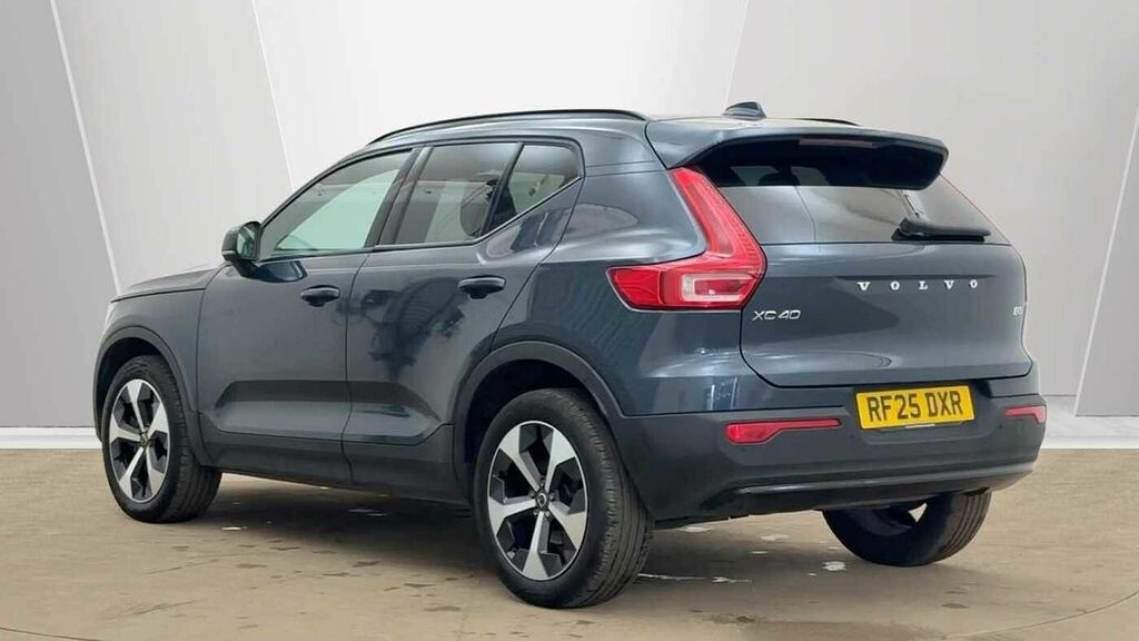 Volvo XC40 Plus, B3 Mild Hybrid, Dark RF25DXR Blue #2