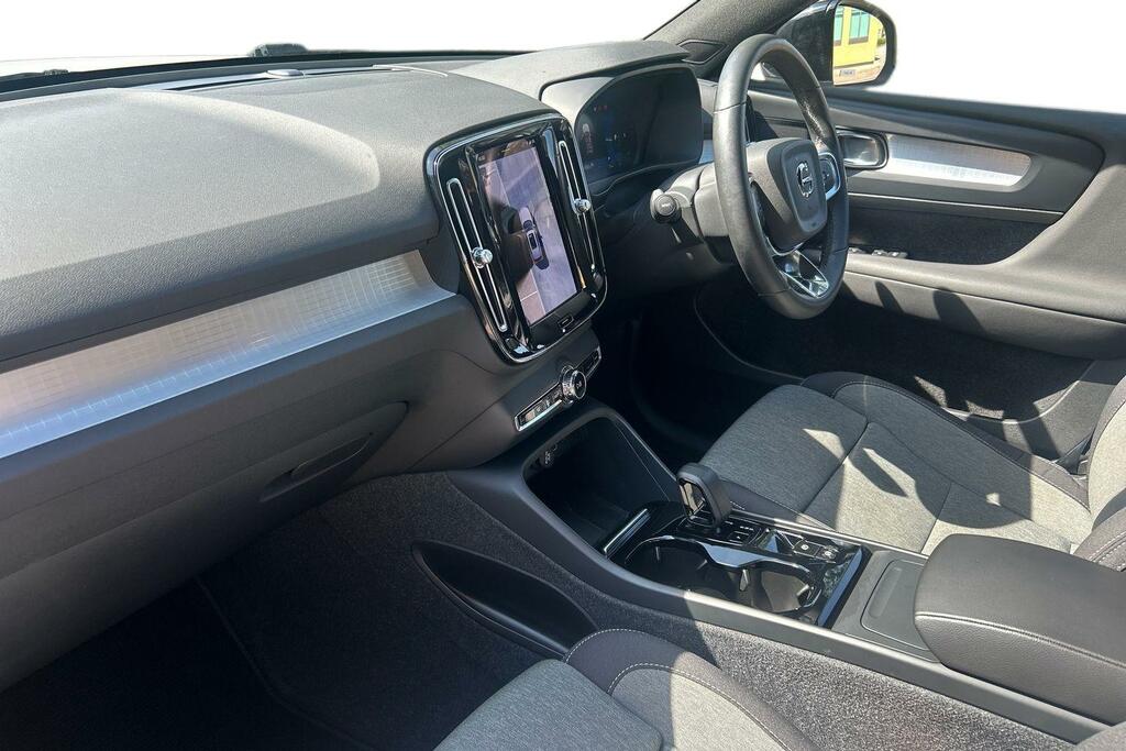 Volvo XC40 Plus, B3 Mild Hybrid, Dark YX73HSA White #3