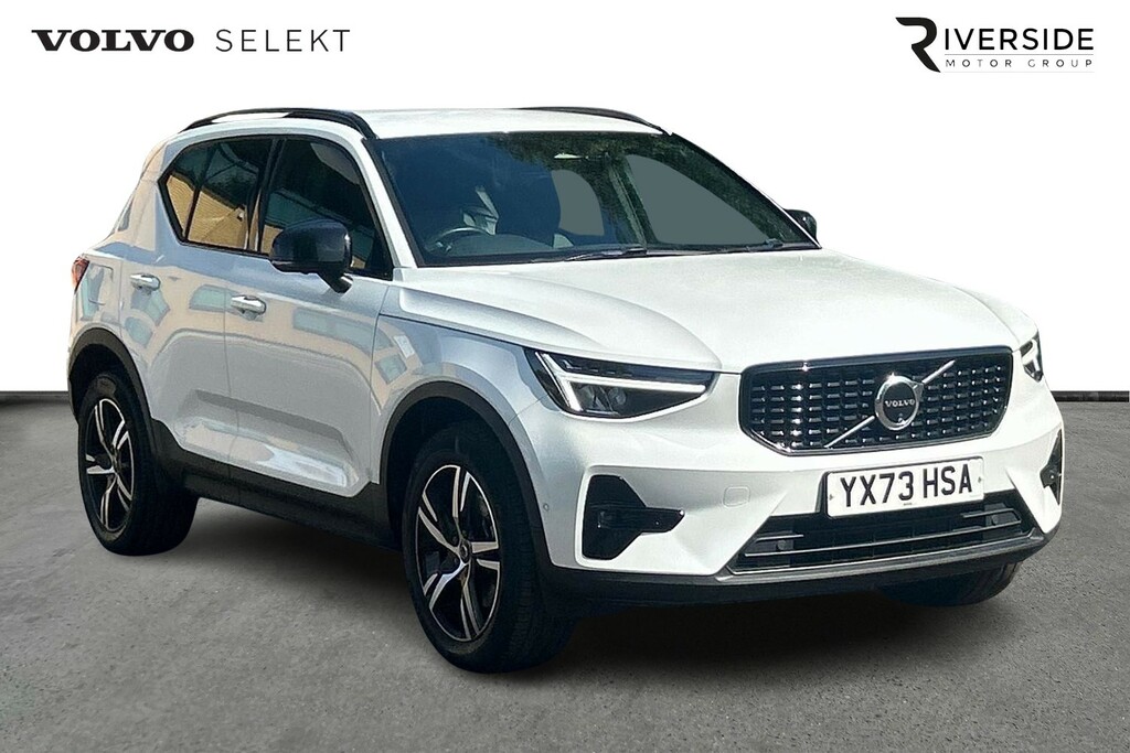 Volvo XC40 Plus, B3 Mild Hybrid, Dark White