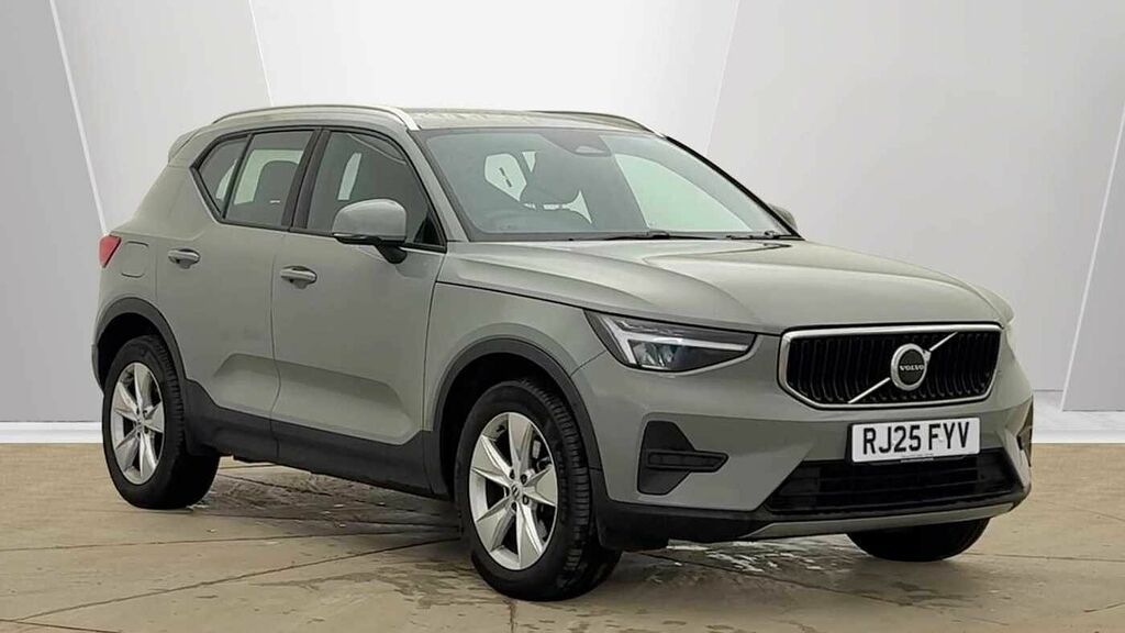 Volvo XC40 Core, B3 Mild Hybrid, Green
