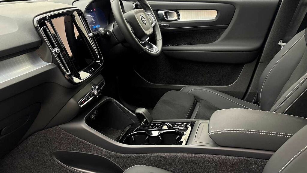 Volvo XC40 Plus, B4 Mild Hybrid, Dark RA25AZV Grey #3