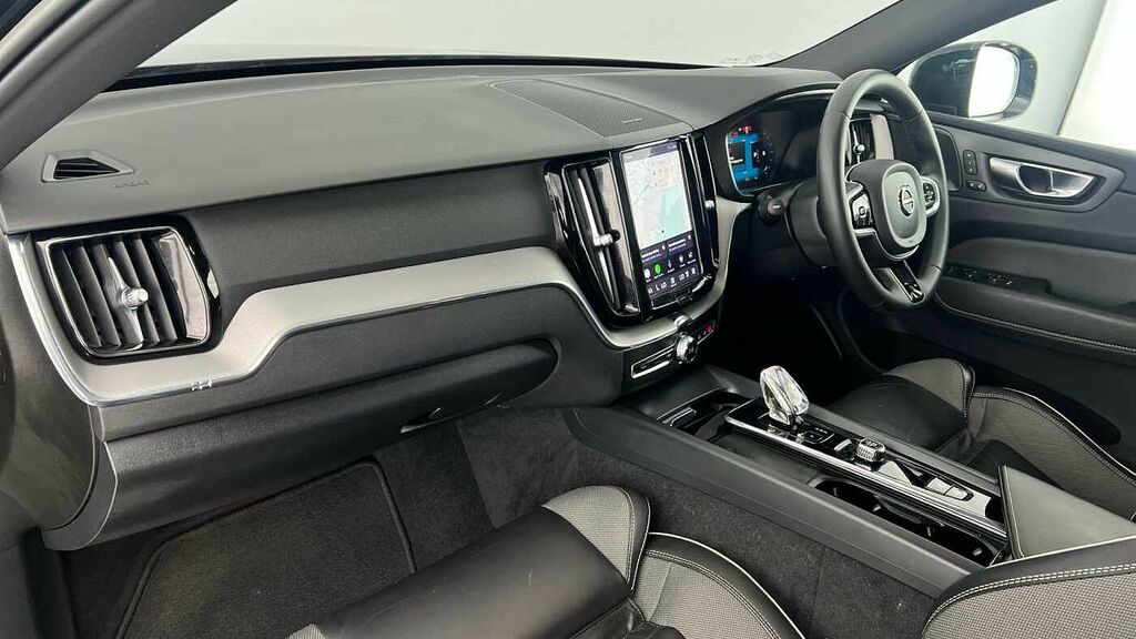 Volvo XC60 Plus, B4 Awd Mild Hybrid, Dark YF72NNU Black #3