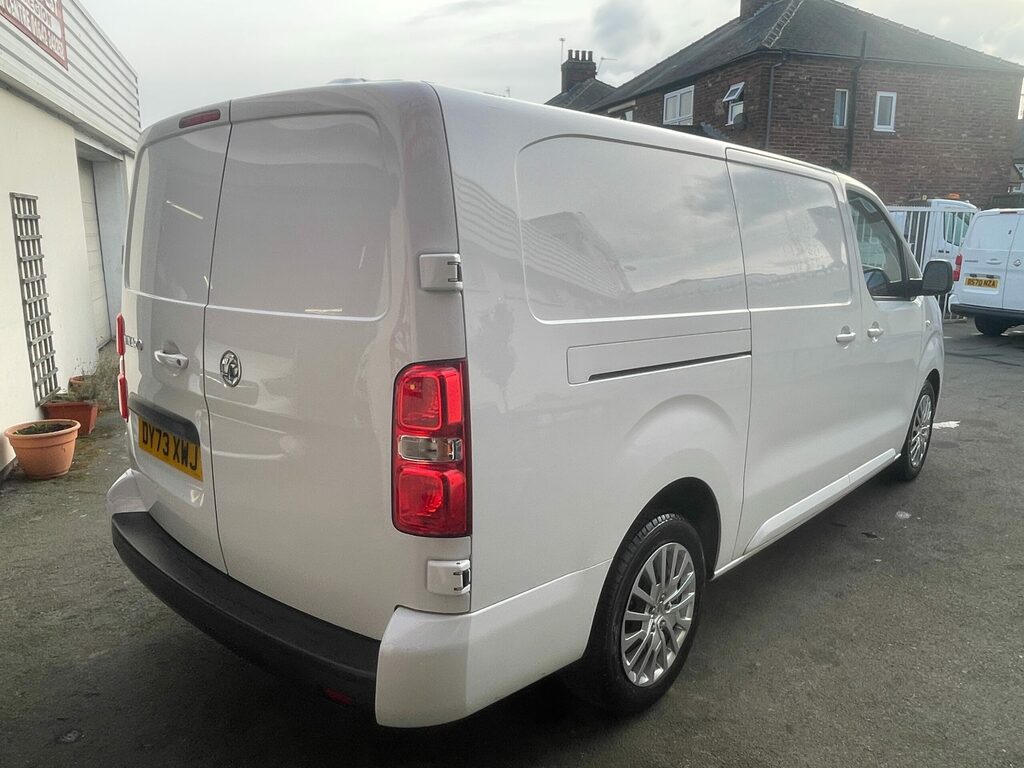 Vauxhall Vivaro 1.5 Vivaro F2900 Professional Ss 100.6 Bhp DY73XWJ White #5