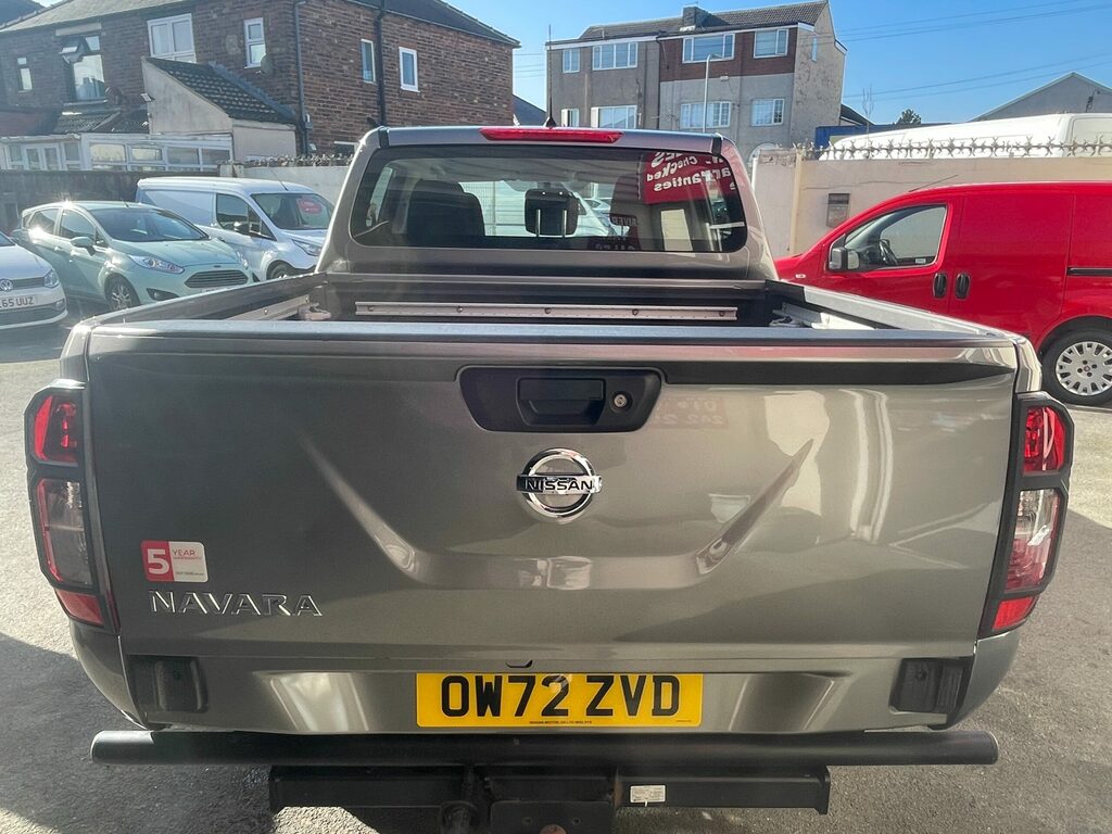 Nissan Navara 2.3 Navara Acenta Dci 160.9 Bhp OW72ZVD Grey #5