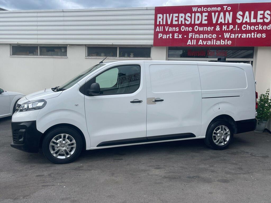 Vauxhall Vivaro Diesel DY69SYZ White #2