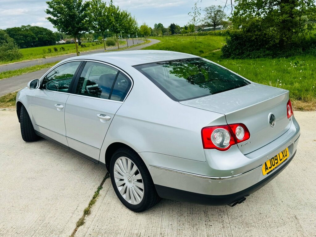 Volkswagen Passat 2.0 Tdi Highline Saloon Dsg Euro 5 140 Silver #2