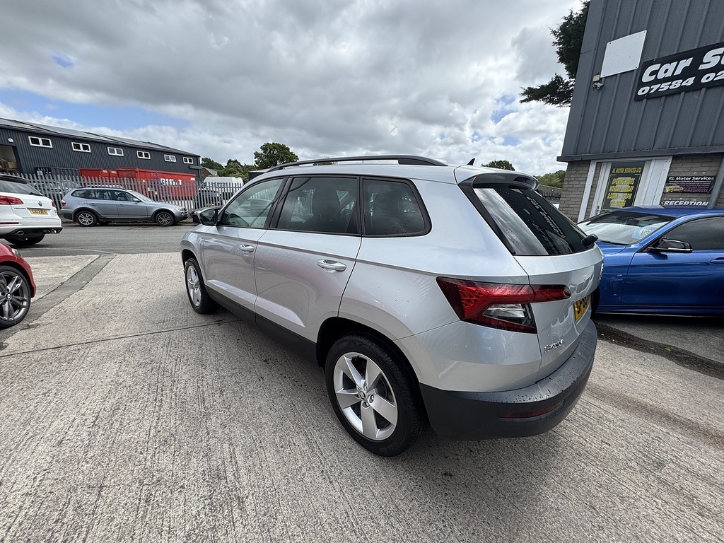Skoda Karoq Tsi Act Se GF68BKJ Silver #5